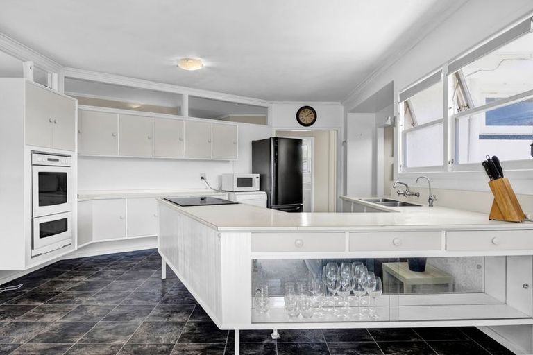 Photo of property in 161 South Road, Hawera, 4610