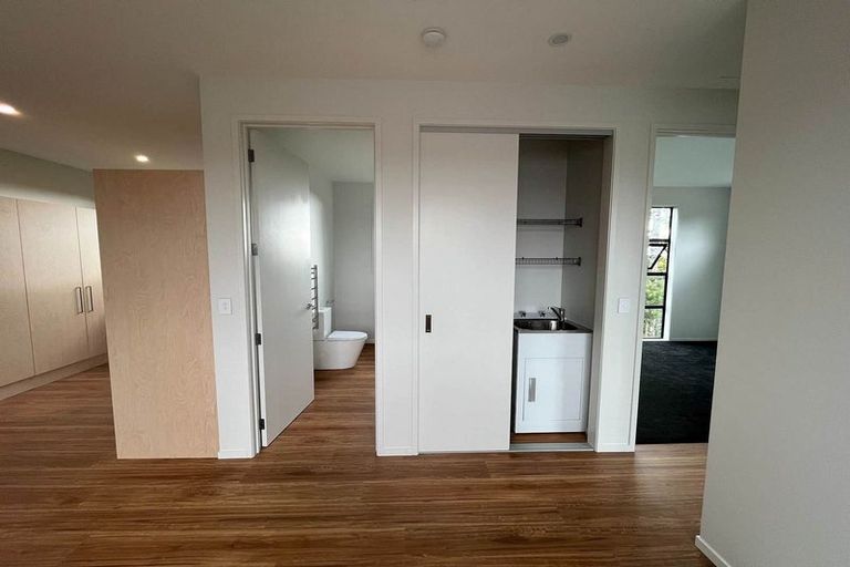Photo of property in 250 Hillcrest Road, Wainui, 0931