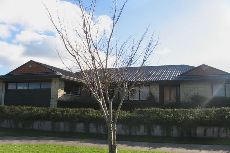Photo of property in 138 John F Kennedy Drive, Milson, Palmerston North, 4414