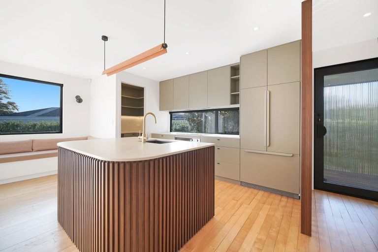 Photo of property in 36 Rewarewa Road, Te Atatu Peninsula, Auckland, 0610