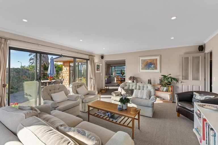 Photo of property in 6 Te Ropata Place, Waikanae Beach, Waikanae, 5036
