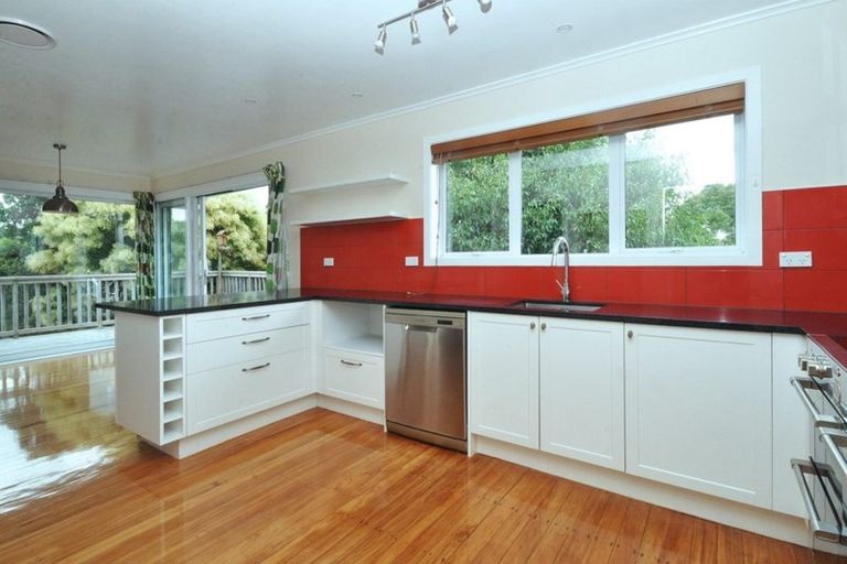 Photo of property in 20 Matipo Road, Te Atatu Peninsula, Auckland, 0610