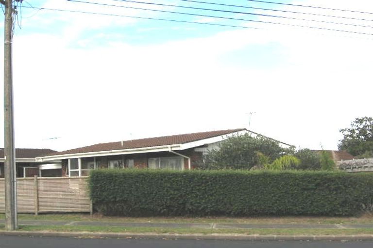 Photo of property in 2/957b Beach Road, Torbay, Auckland, 0630