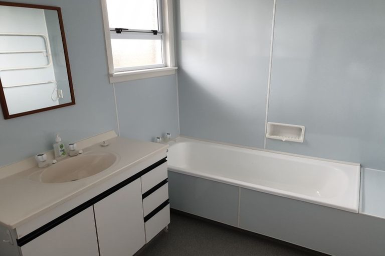 Photo of property in 2 Hood Place, Spotswood, New Plymouth, 4310