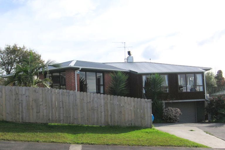 Photo of property in 34 Taioma Crescent, Te Atatu Peninsula, Auckland, 0610