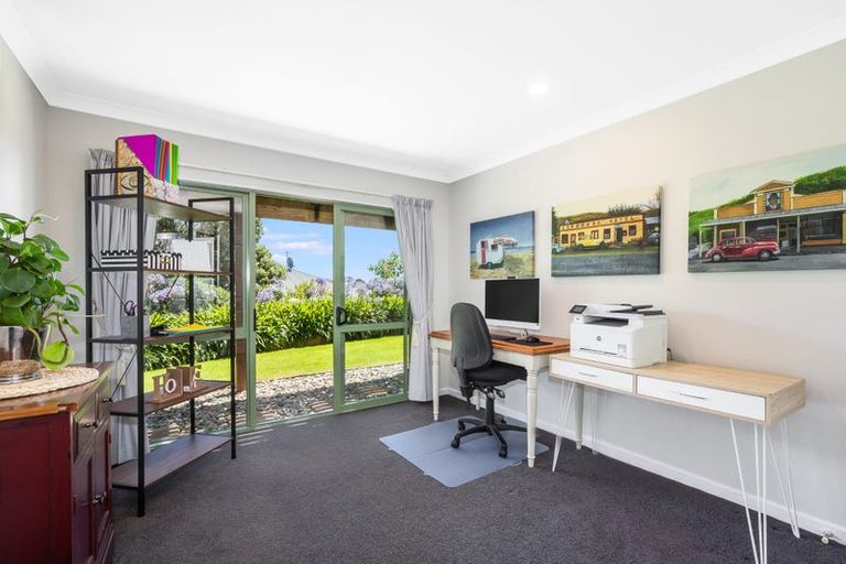 Photo of property in 56 Kakariki Grove, Waikanae, 5036