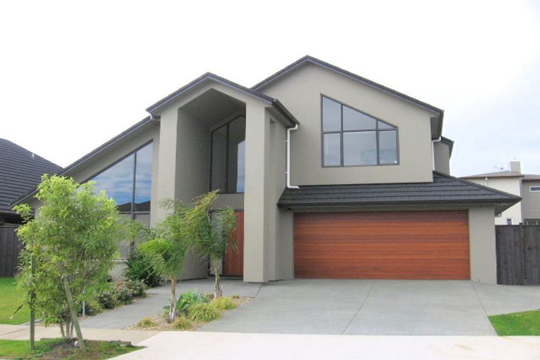 Photo of property in 6 Fernloche Place, Flat Bush, Auckland, 2016