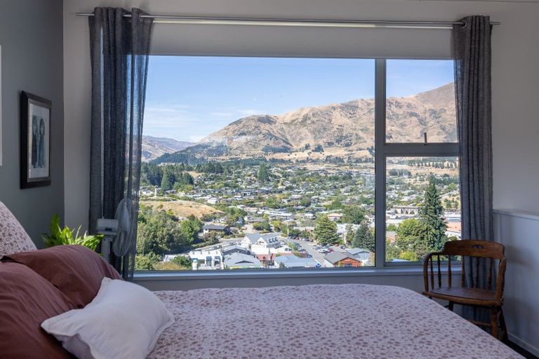 Photo of property in 12 Hillview Place, Wanaka, 9305
