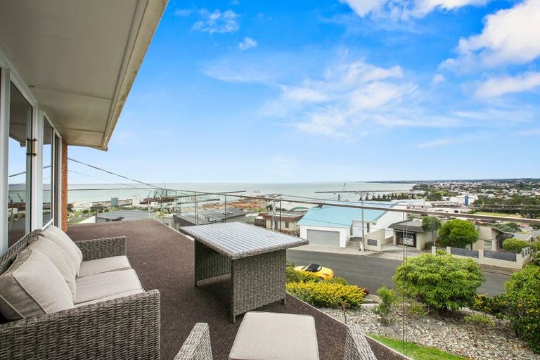 Photo of property in 11 Findlay Street, Moturoa, New Plymouth, 4310