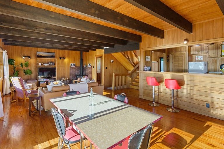 Photo of property in 11 Waiheke Street, Waikanae Beach, Waikanae, 5036