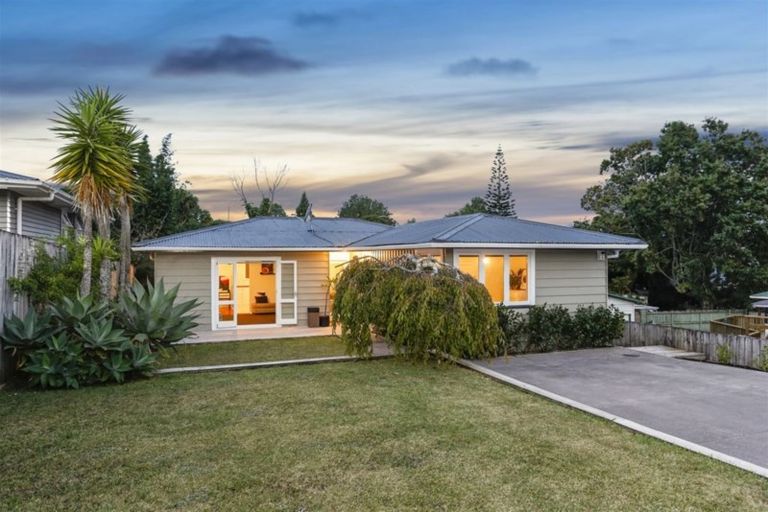 Photo of property in 10a Matama Road, Glen Eden, Auckland, 0602