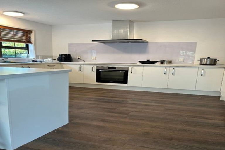 Photo of property in 5 Broadfell Avenue, Avonhead, Christchurch, 8042