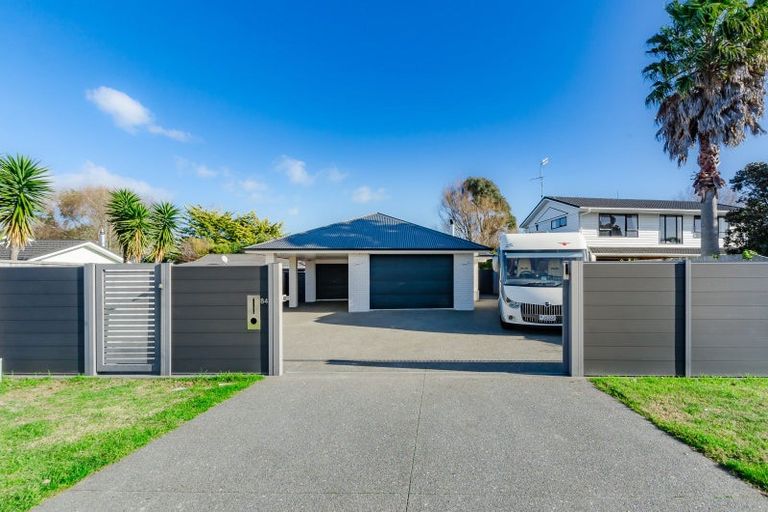 Photo of property in 84 Mazengarb Road, Paraparaumu Beach, Paraparaumu, 5032