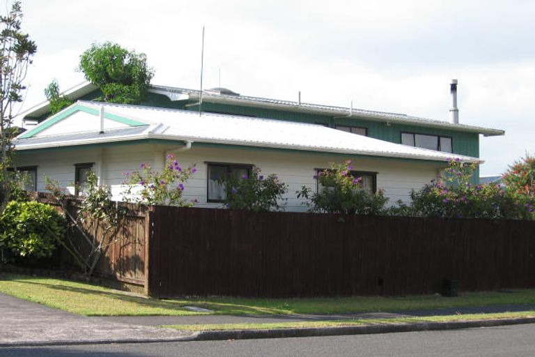 Photo of property in 1/5 Newstead Avenue, Browns Bay, Auckland, 0632