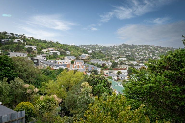 Photo of property in 62 Maupuia Road, Maupuia, Wellington, 6022