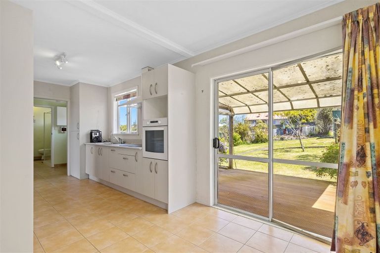 Photo of property in 11 Sarona Avenue, Glen Eden, Auckland, 0602