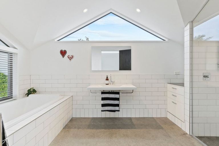 Photo of property in 33a Stanley Point Road, Stanley Point, Auckland, 0624