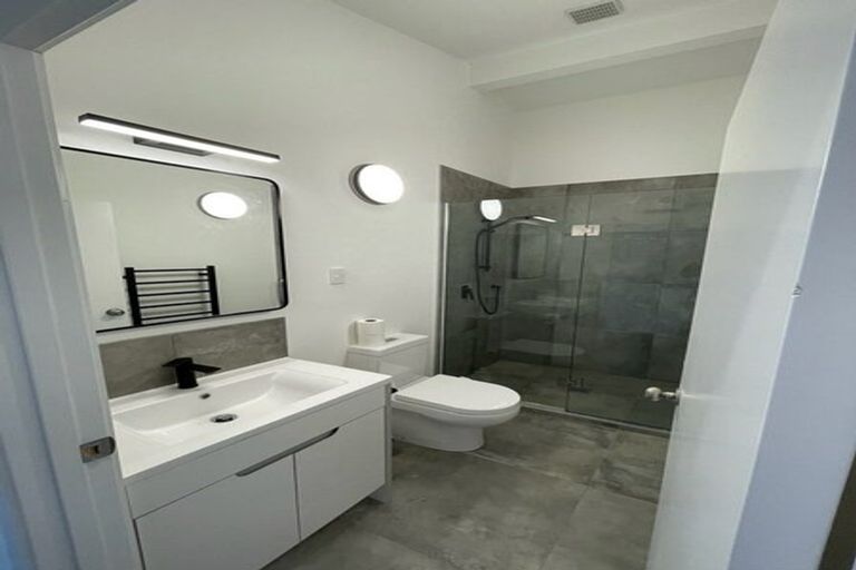 Photo of property in 21a Garton Drive, Massey, Auckland, 0614