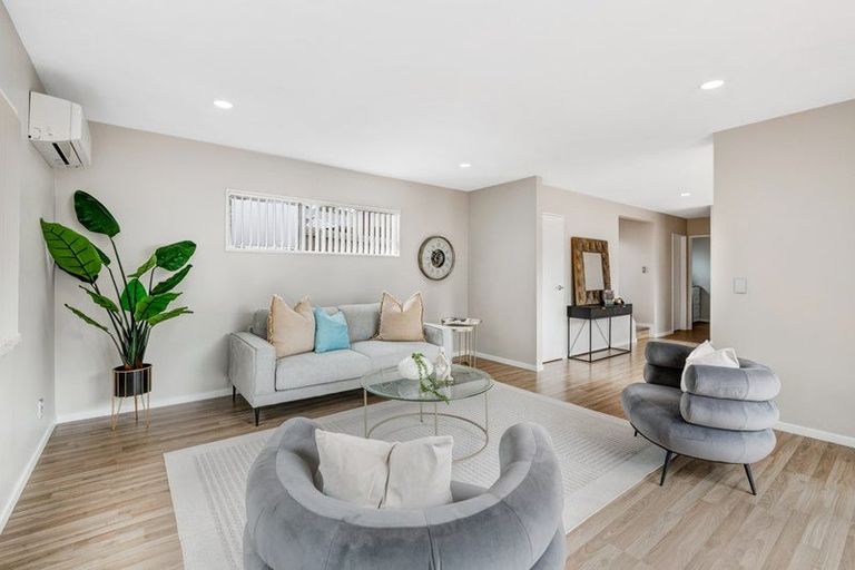 Photo of property in 2/39 Rifleman Rise, Unsworth Heights, Auckland, 0632