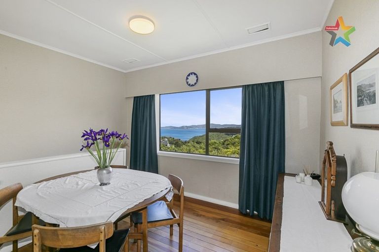 Photo of property in 44 Maungaraki Road, Korokoro, Lower Hutt, 5012