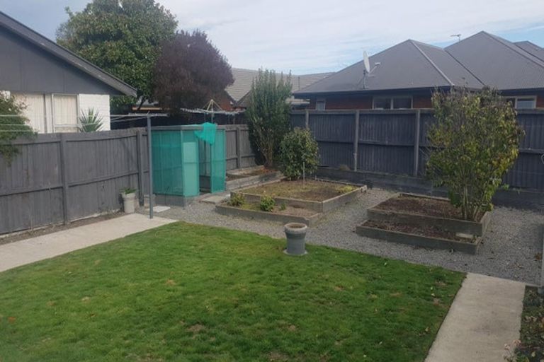 Photo of property in 2/97 Royal Park Drive, Parklands, Christchurch, 8083