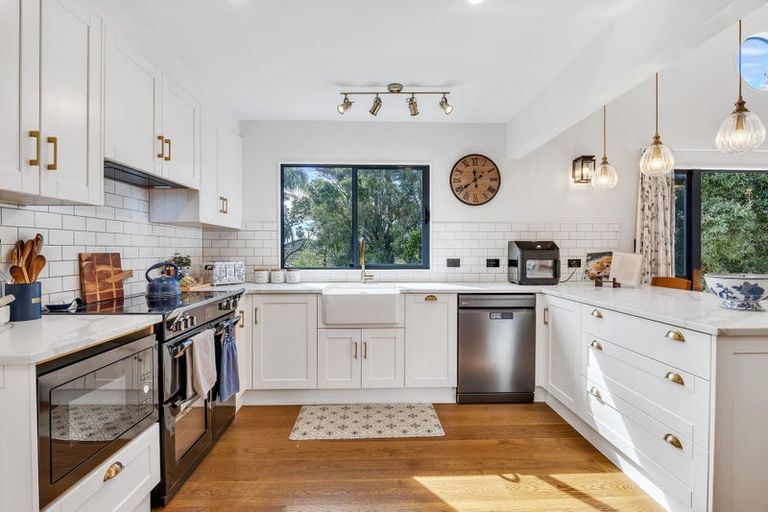 Photo of property in 3 San Ambrosio Rise, Henderson, Auckland, 0612