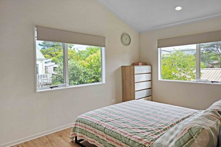 Photo of property in 86a Colwill Road, Massey, Auckland, 0614