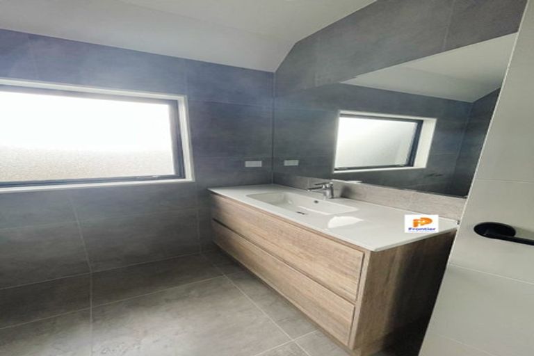 Photo of property in 44 William Souter Street, Forrest Hill, Auckland, 0620