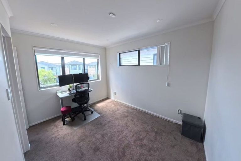 Photo of property in 11 Pihoihoi Place, Hobsonville, Auckland, 0616