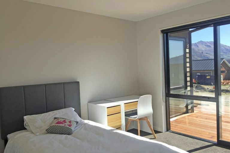 Photo of property in 7 Little Alpha Loop, Wanaka, 9305