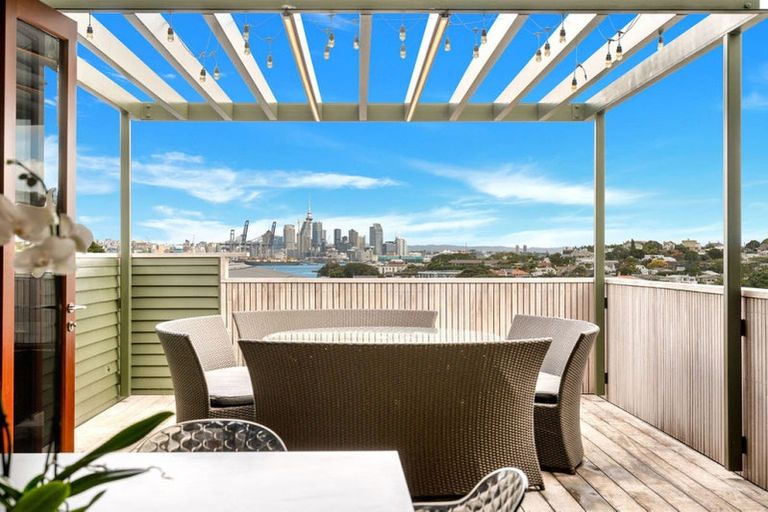Photo of property in 19 Jubilee Avenue, Devonport, Auckland, 0624