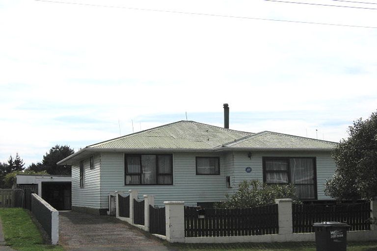Photo of property in 16 Lee Street, Castlecliff, Whanganui, 4501