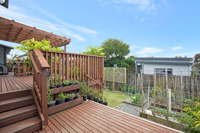 Photo of property in 275 Great North Road, Henderson, Auckland, 0612