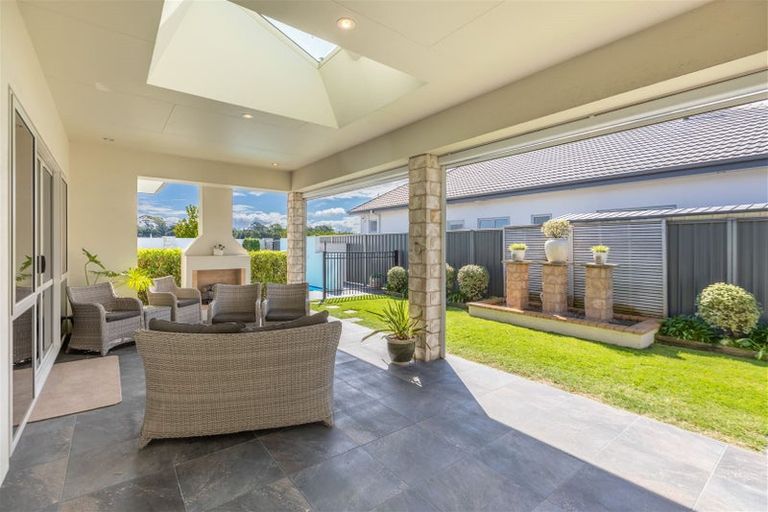 Photo of property in 12 Orotu Drive, Poraiti, Napier, 4112