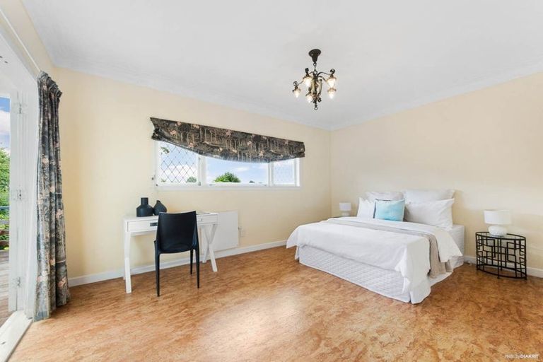 Photo of property in 68 Matipo Road, Te Atatu Peninsula, Auckland, 0610