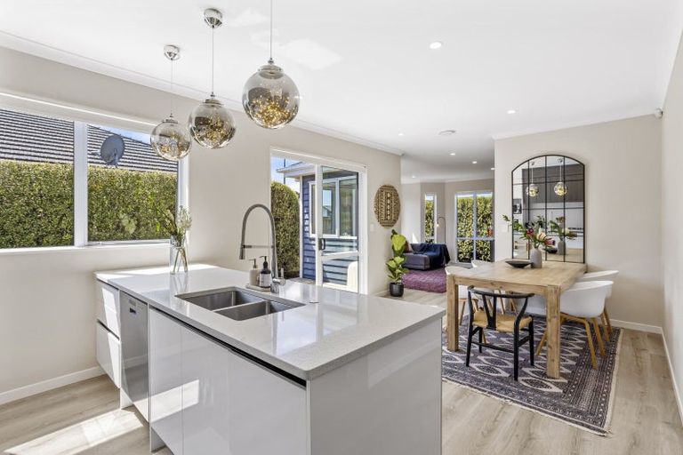 Photo of property in 8 Vinistra Road, Kumeu, 0810
