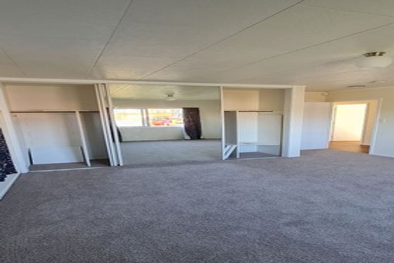 Photo of property in 28 Cabello Place, Unsworth Heights, Auckland, 0632