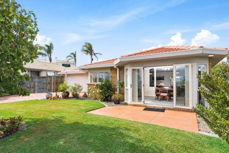 Photo of property in 16 Meadowviews Drive, Welcome Bay, Tauranga, 3112