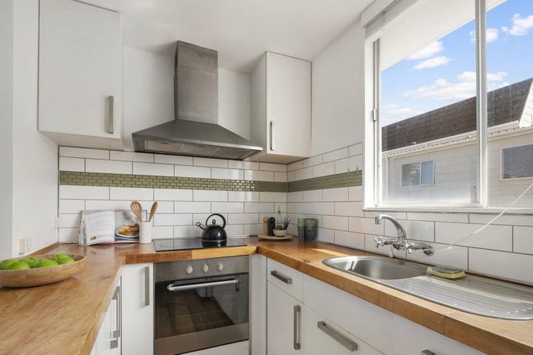 Photo of property in 12/76u Freyberg Street, Lyall Bay, Wellington, 6022