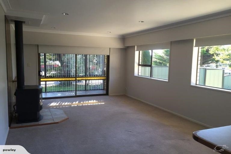 Photo of property in 1 Len Brown Place, Pukekohe, 2120
