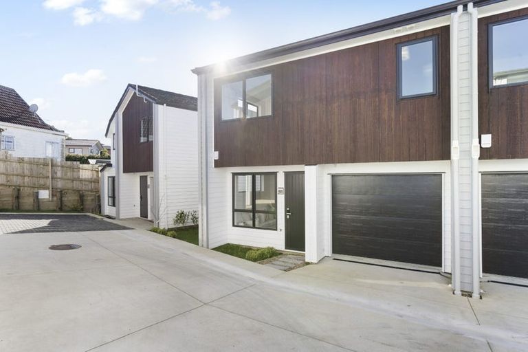 Photo of property in 132 Bradbury Road, Botany Downs, Auckland, 2010