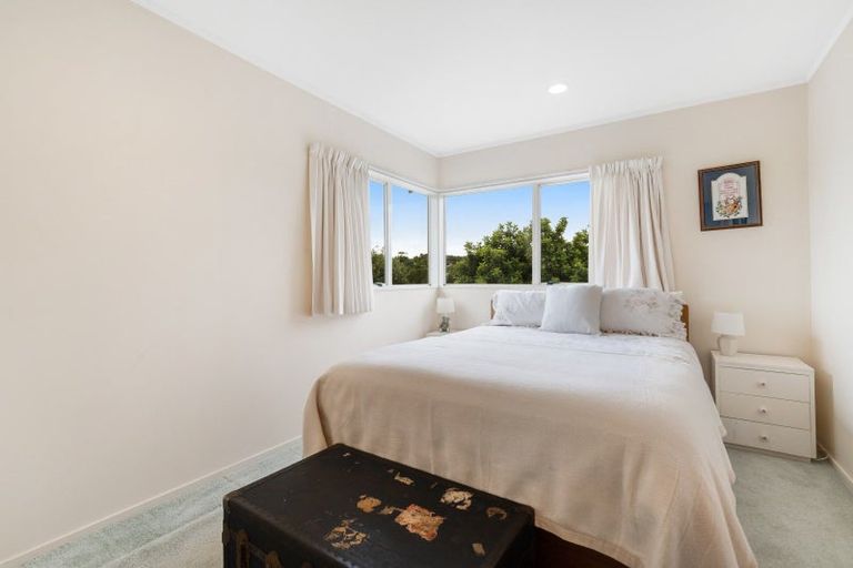 Photo of property in 18 Gibson Place, Mellons Bay, Auckland, 2014