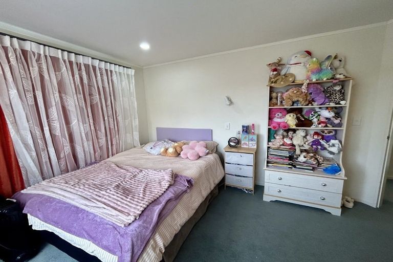 Photo of property in 26 Saunders Close, Whitby, Porirua, 5024