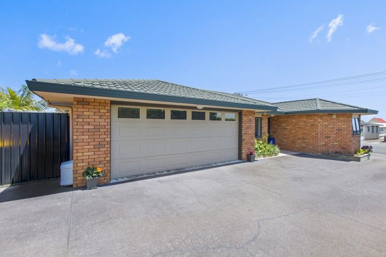 Photo of property in 18 Karamu Street, Te Atatu Peninsula, Auckland, 0610