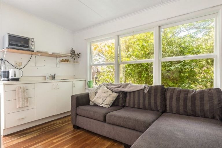 Photo of property in 8 Park Rise, Campbells Bay, Auckland, 0630