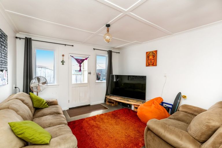 Photo of property in 2 Karamu Street, Strandon, New Plymouth, 4312