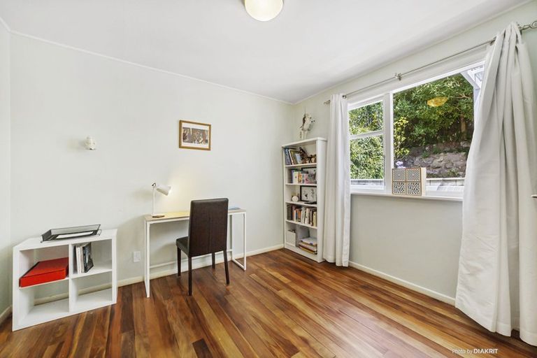 Photo of property in 12 Williamson Way, Karori, Wellington, 6012