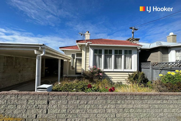 Photo of property in 35 Macandrew Road, Careys Bay, Port Chalmers, 9023