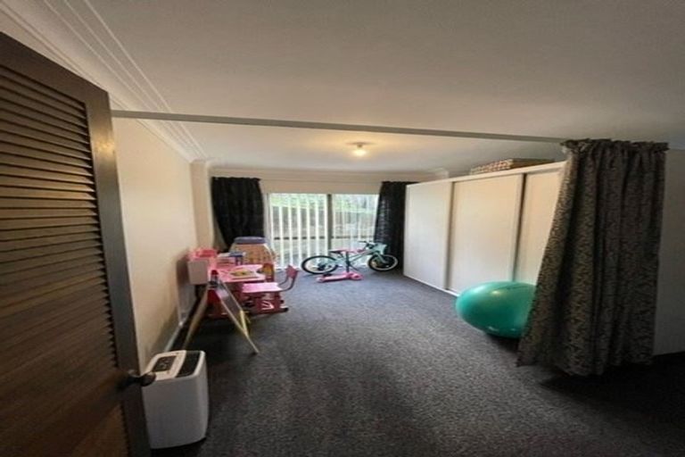 Photo of property in 1/52b Pleasant Road, Glen Eden, Auckland, 0602