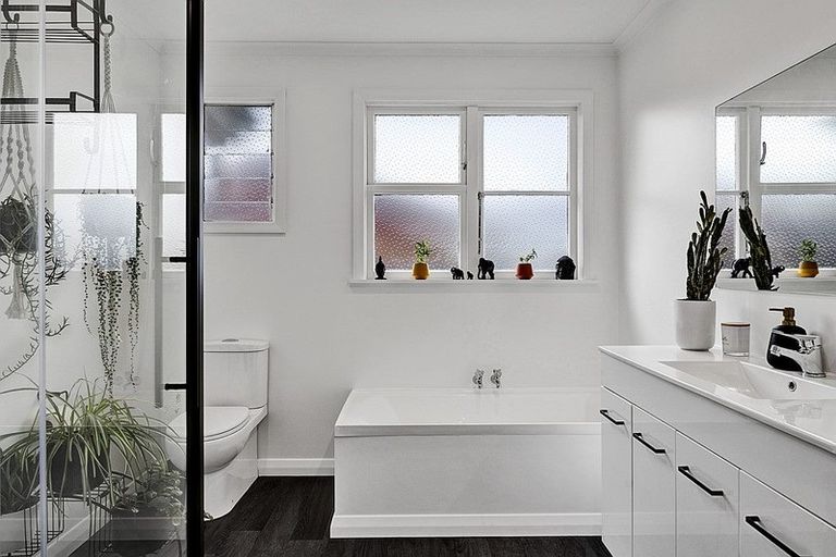 Photo of property in 2 Puriri Street, Hawera, 4610